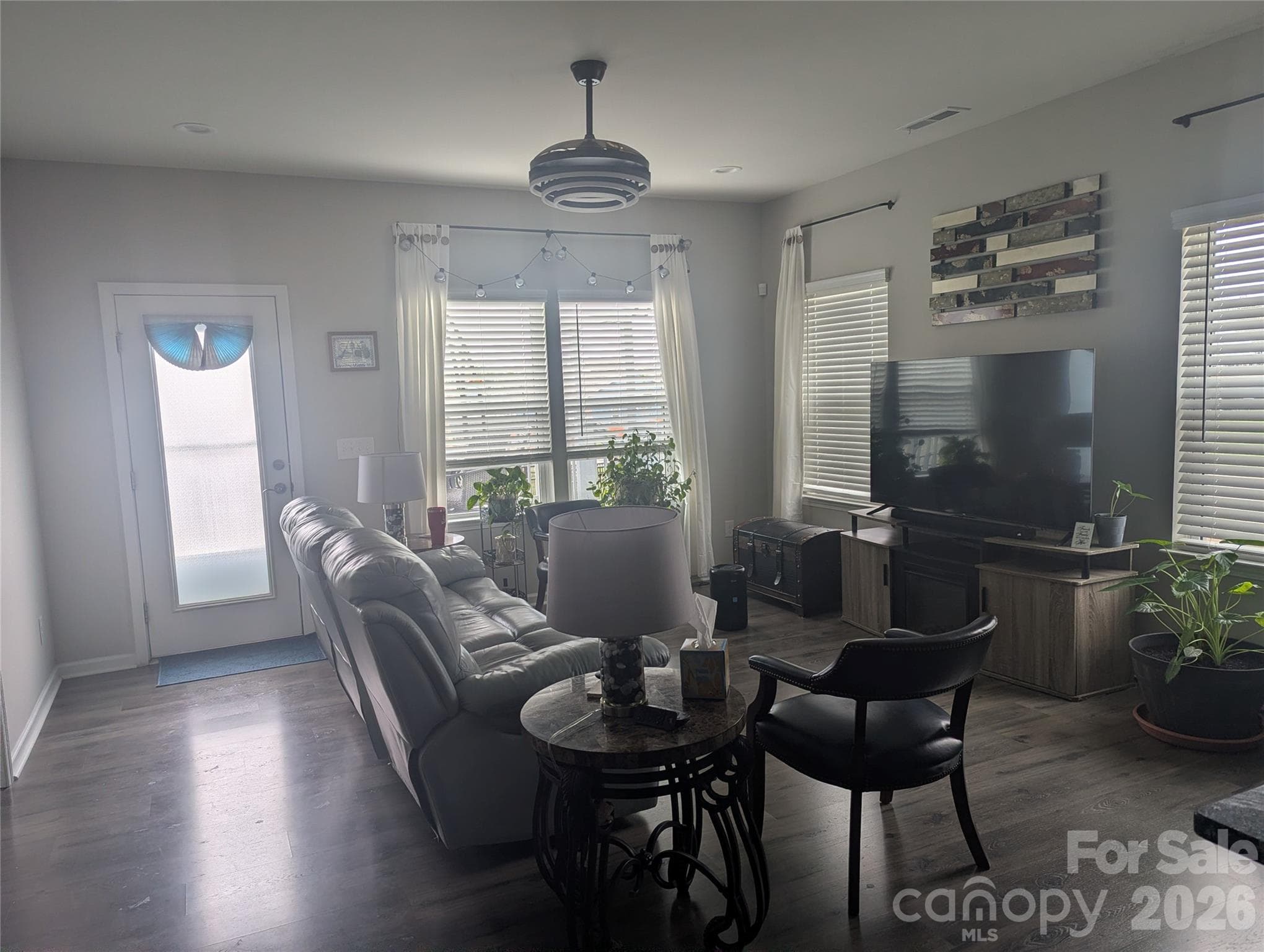 Single Family Residence at 25655 Seagull Drive, Lancaster, photo 4 of 16