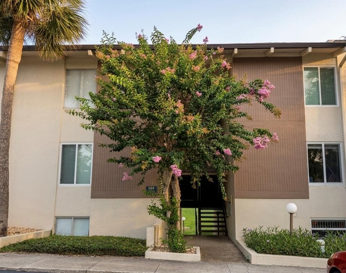 Condominium at 554 ORANGE DR #15, ALTAMONTE SPRINGS, photo 2 of 20