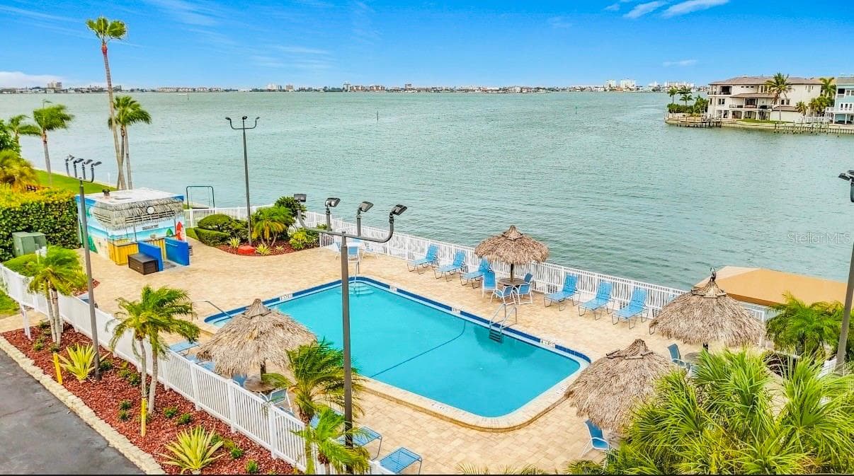 6025 SHORE BLVD S #106