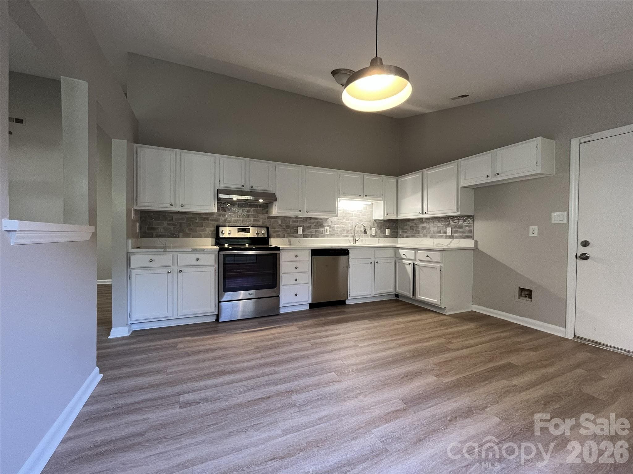 Single Family Residence at 5830 Stone Bluff Court, Charlotte, photo 5 of 17