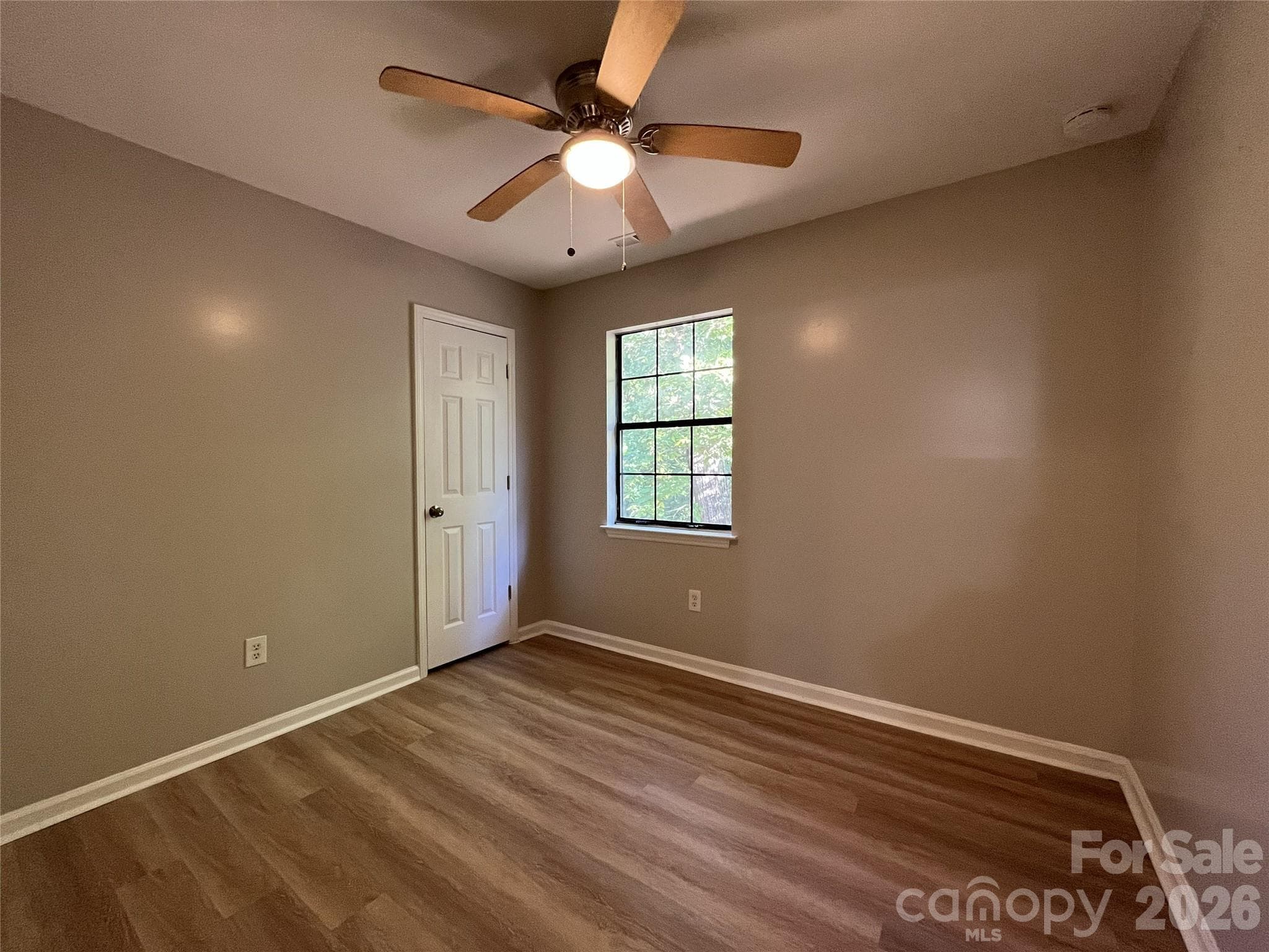 Single Family Residence at 5830 Stone Bluff Court, Charlotte, photo 8 of 17