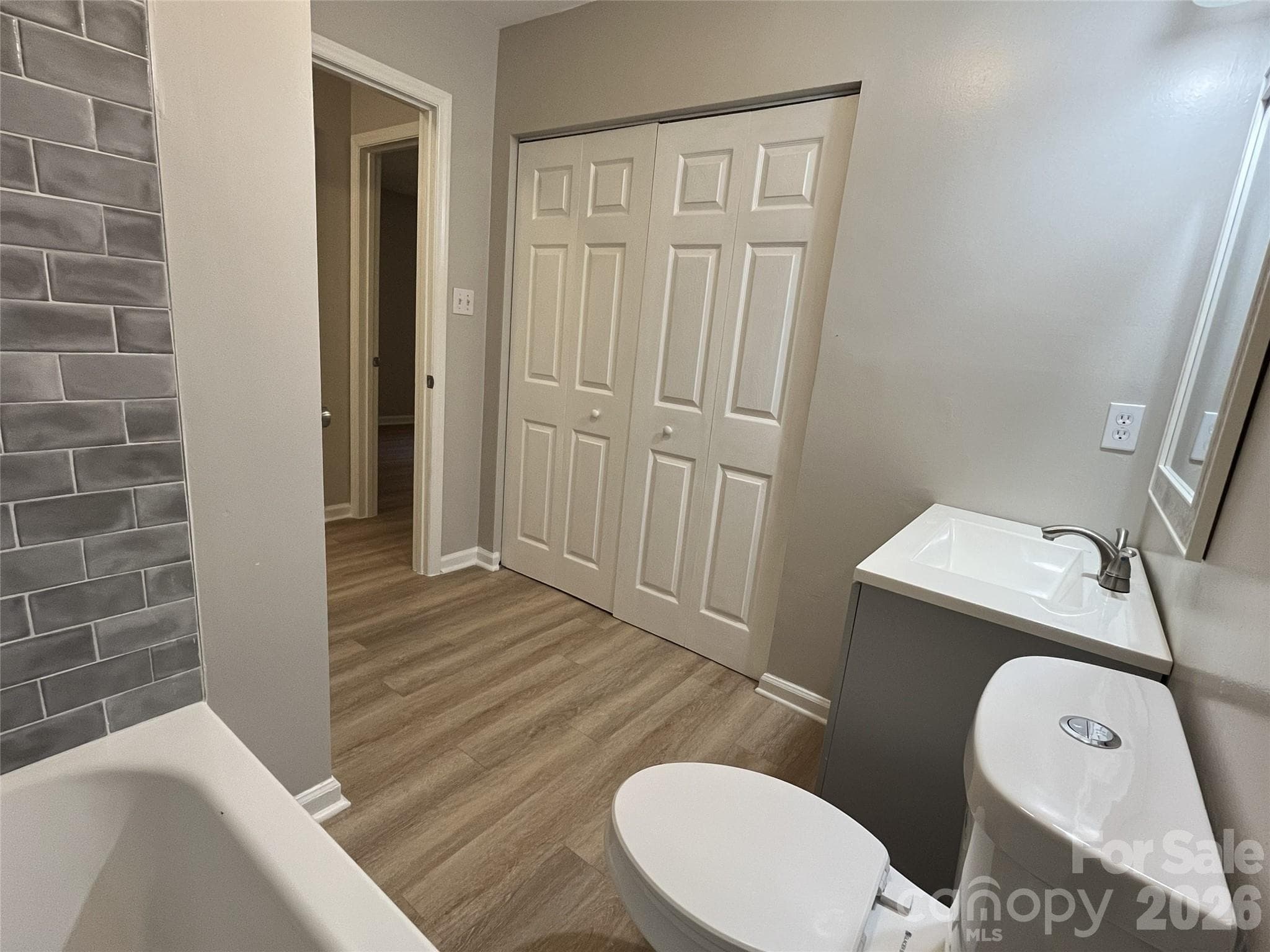 Single Family Residence at 5830 Stone Bluff Court, Charlotte, photo 10 of 17