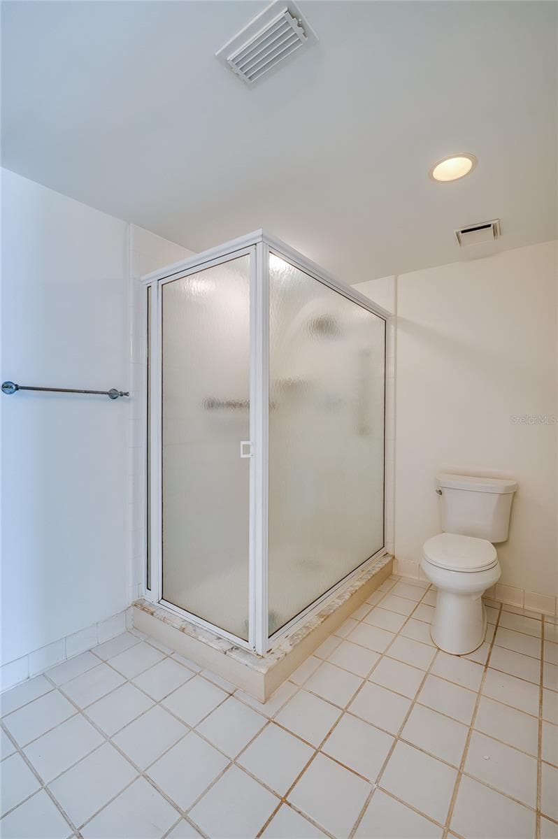 Master Bath - 4535 S ATLANTIC AVE #2701, PORT ORANGE