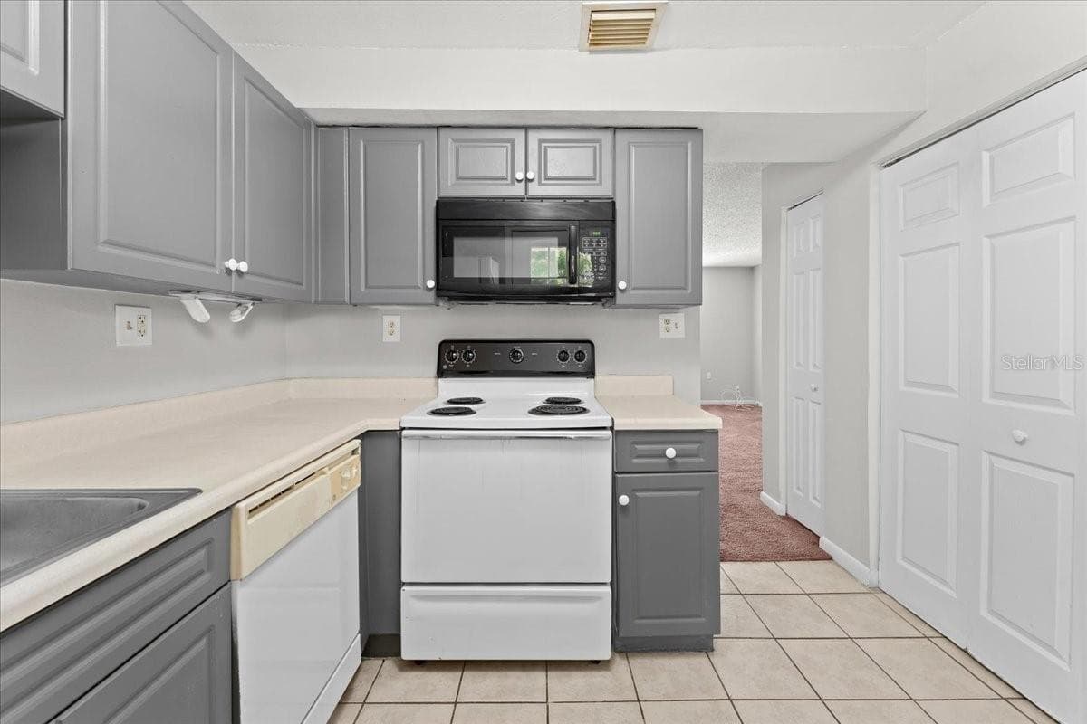 Condominium at 12407 OAK CEDAR PL #202, TAMPA, photo 9 of 25