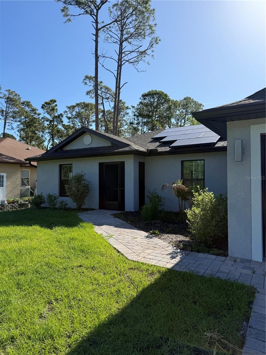 Single Family Residence at 5436 N CHAMBERLAIN BLVD, NORTH PORT, photo 2 of 13