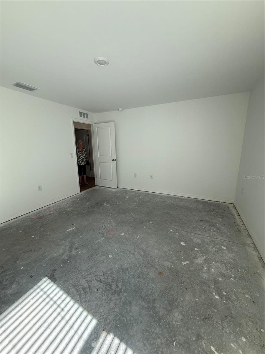 Single Family Residence at 5436 N CHAMBERLAIN BLVD, NORTH PORT, photo 5 of 13