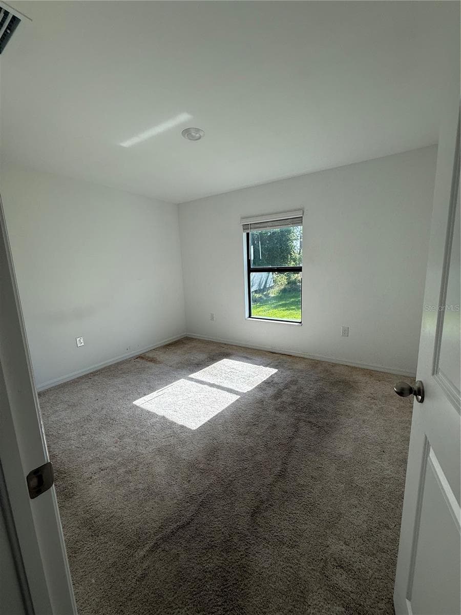 Single Family Residence at 5436 N CHAMBERLAIN BLVD, NORTH PORT, photo 6 of 13
