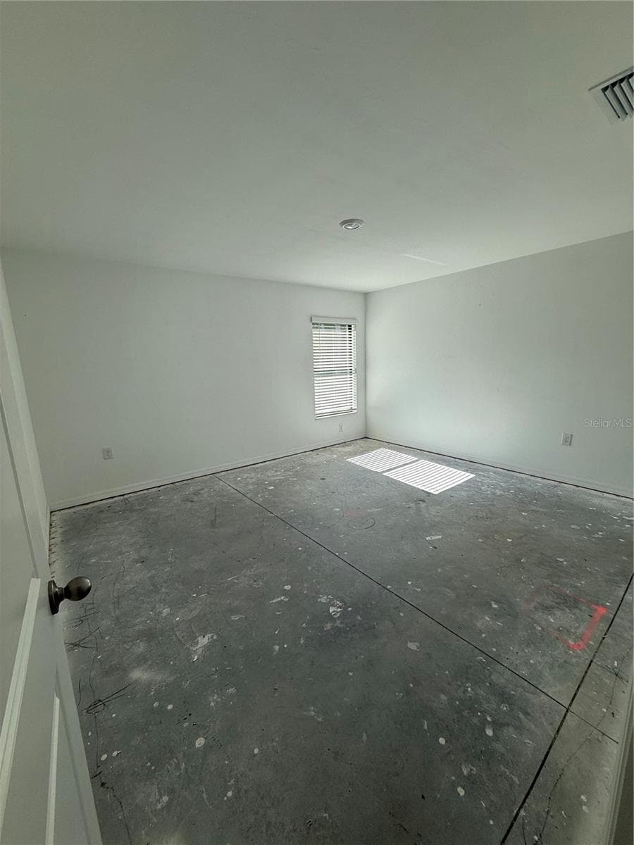 Single Family Residence at 5436 N CHAMBERLAIN BLVD, NORTH PORT, photo 7 of 13