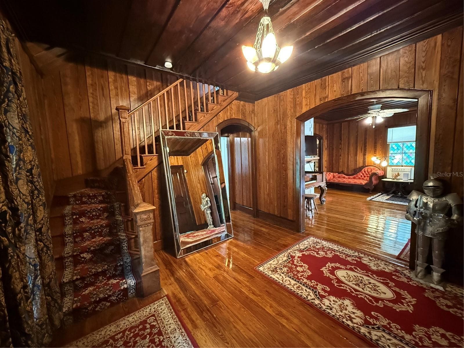 Foyer - 110 N VOLUSIA AVE, PIERSON
