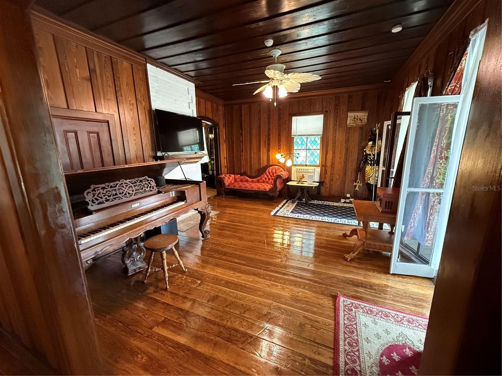 Living room - 110 N VOLUSIA AVE, PIERSON