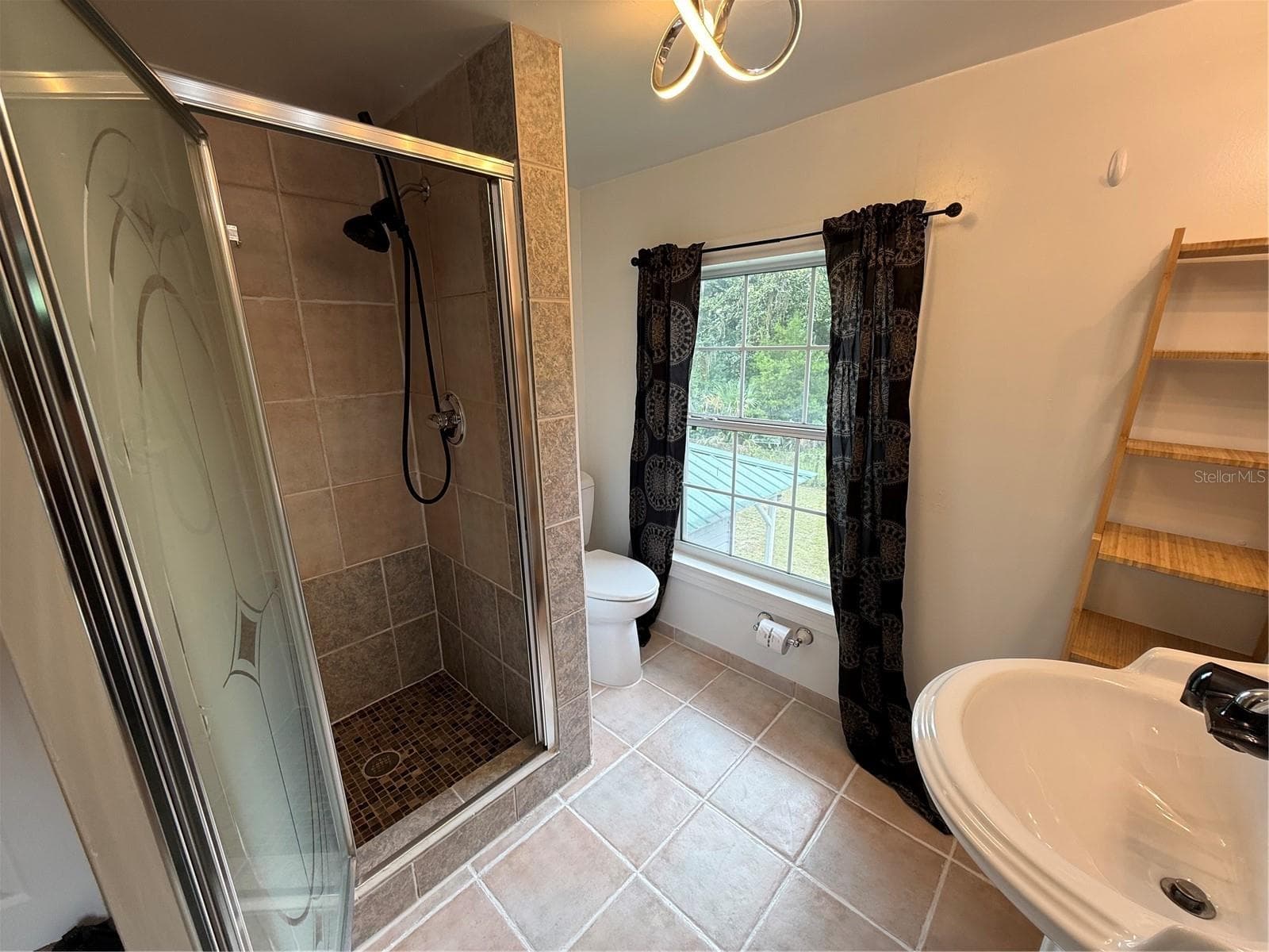 Master Bathroom - 110 N VOLUSIA AVE, PIERSON