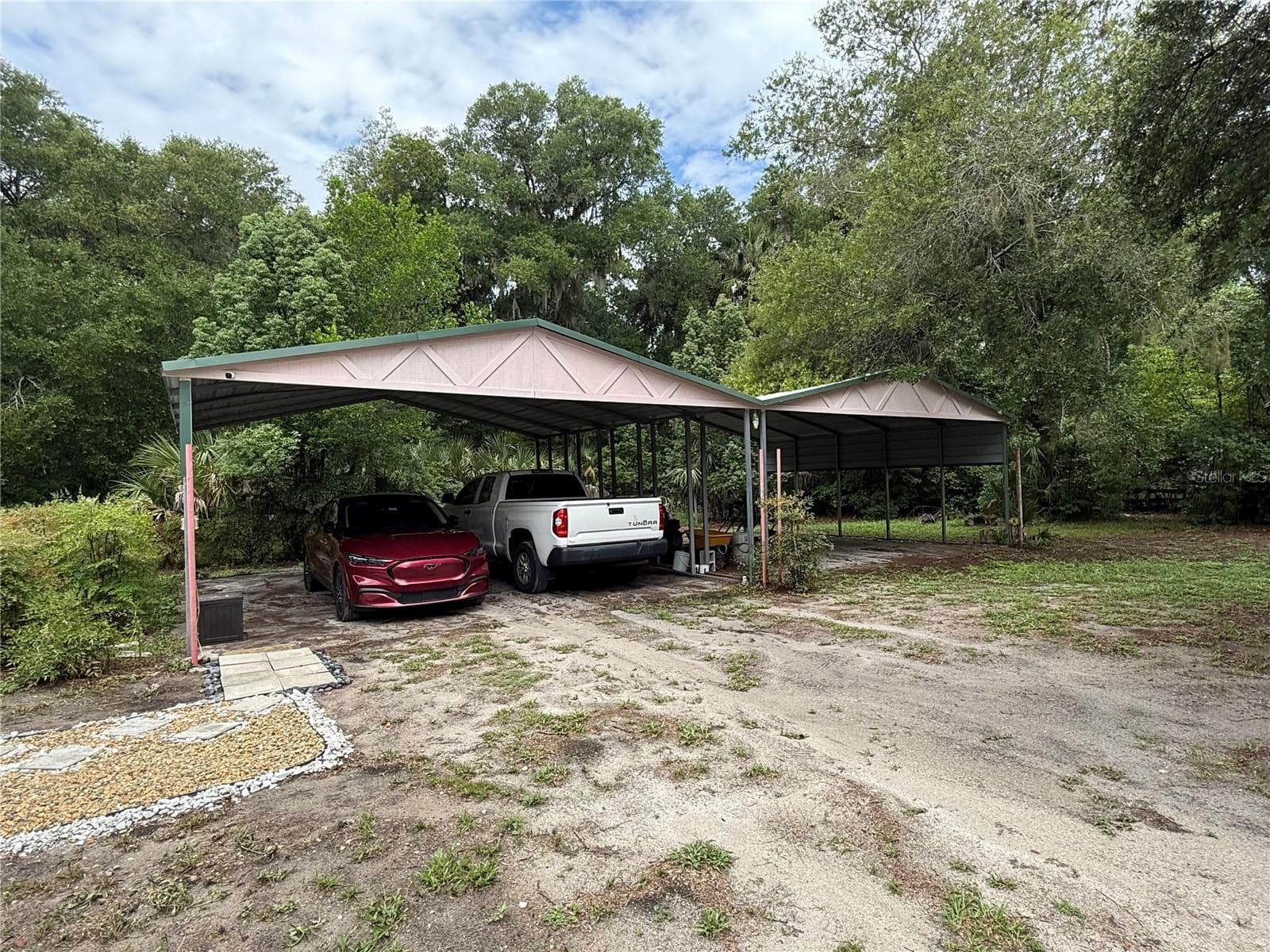 Car ports - 110 N VOLUSIA AVE, PIERSON