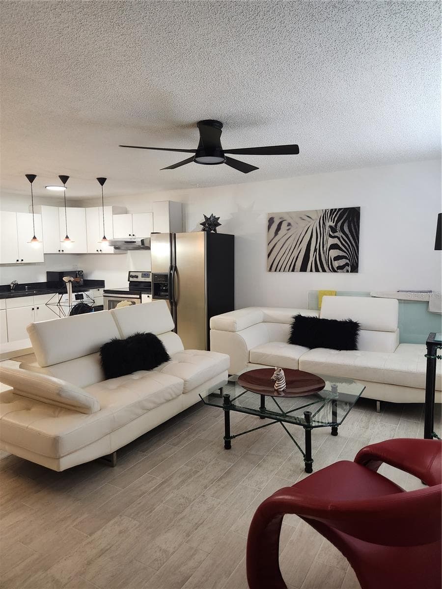 Beautiful open concept - 9101 W HILLSBOROUGH AVE #I209, TAMPA