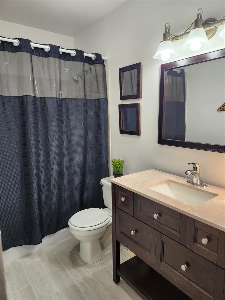 Bathroom wiwth new tile floors and modern fixtures - 9101 W HILLSBOROUGH AVE #I209, TAMPA