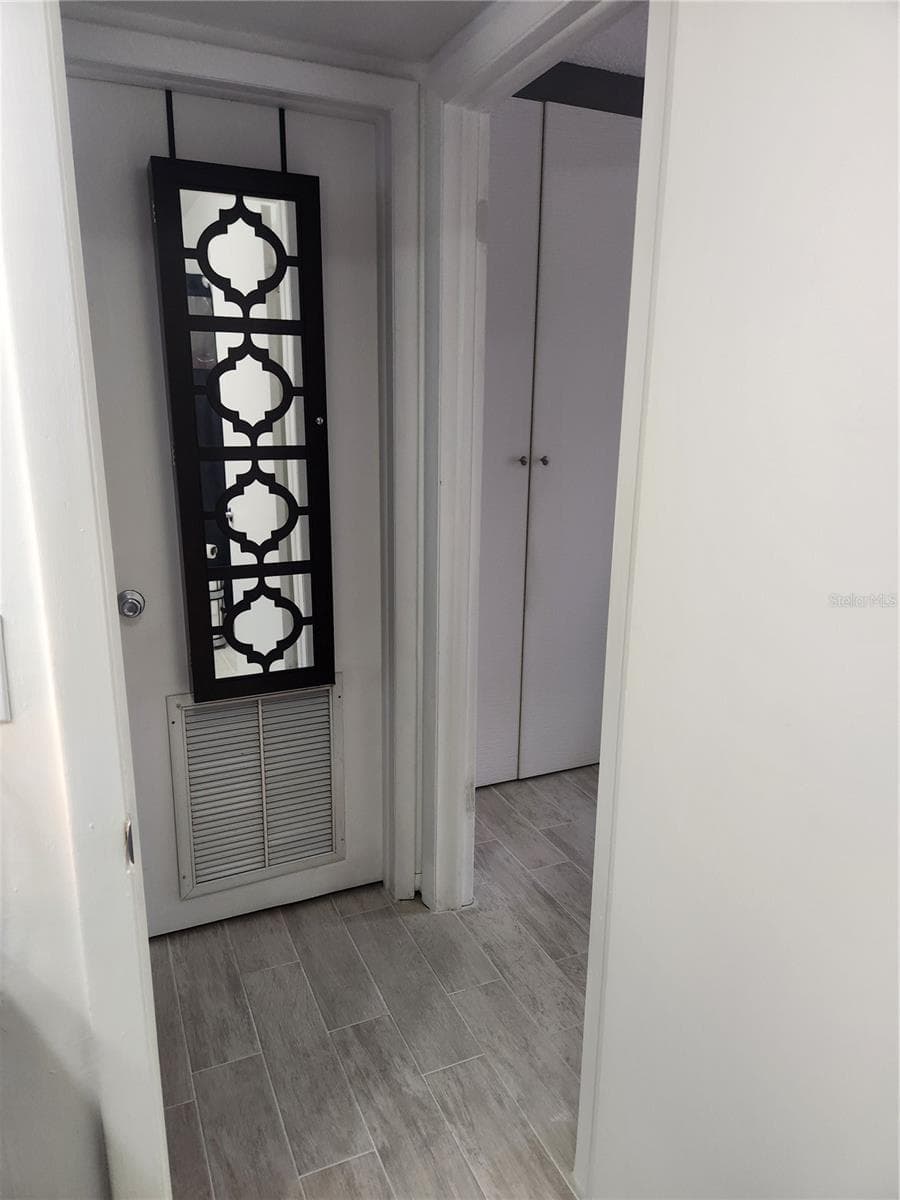 Hallway - 9101 W HILLSBOROUGH AVE #I209, TAMPA