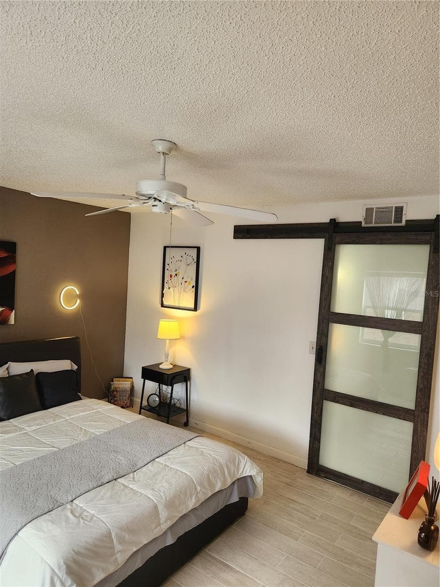 Spacious bedroom with barn door - 9101 W HILLSBOROUGH AVE #I209, TAMPA