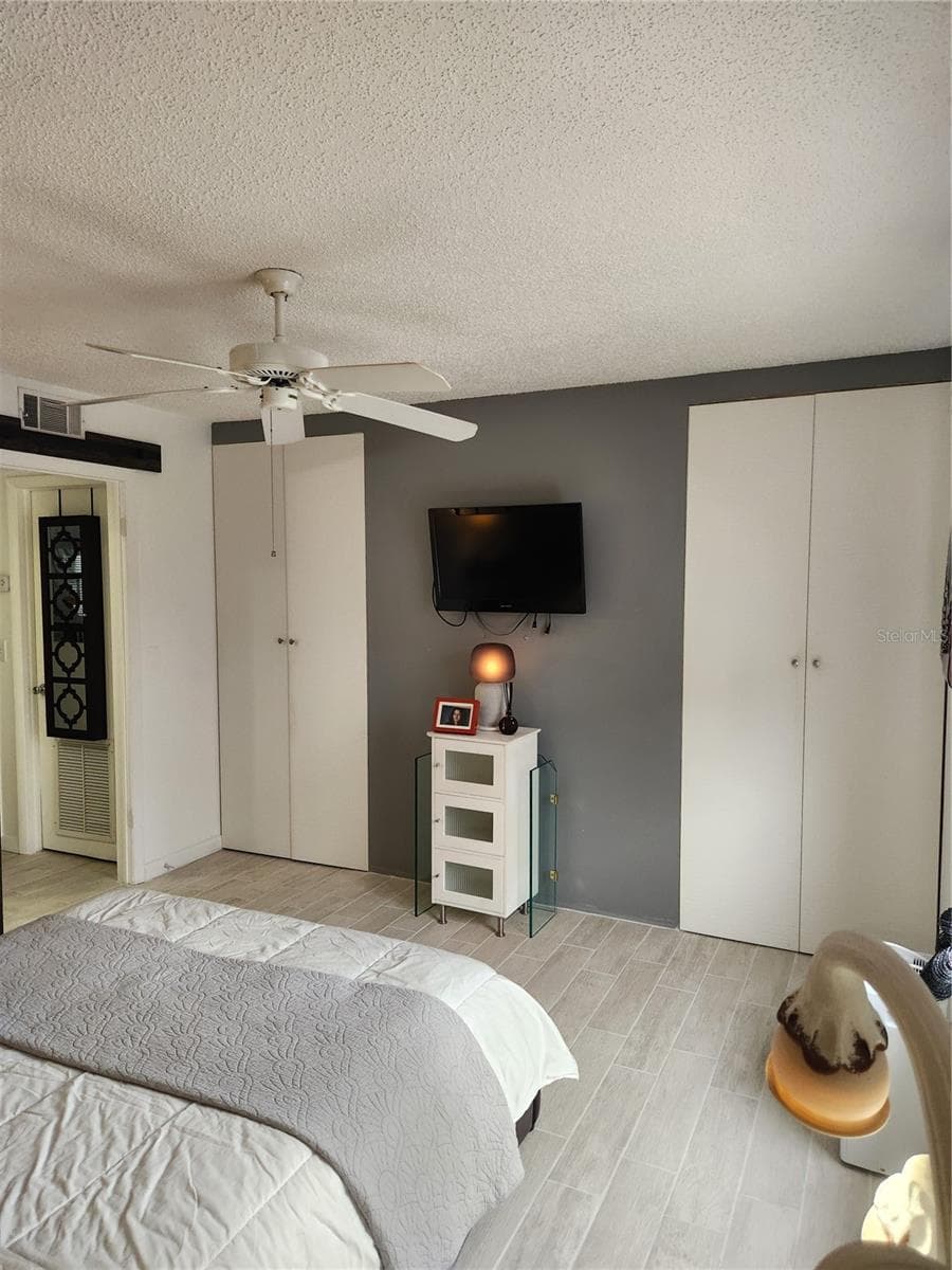 Two 8" door to walk-in closet - 9101 W HILLSBOROUGH AVE #I209, TAMPA