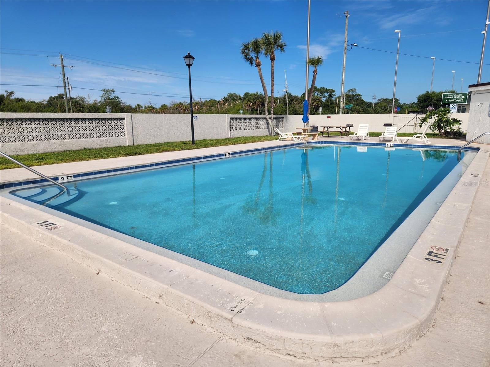 Pool Hillsborough side - 9101 W HILLSBOROUGH AVE #I209, TAMPA