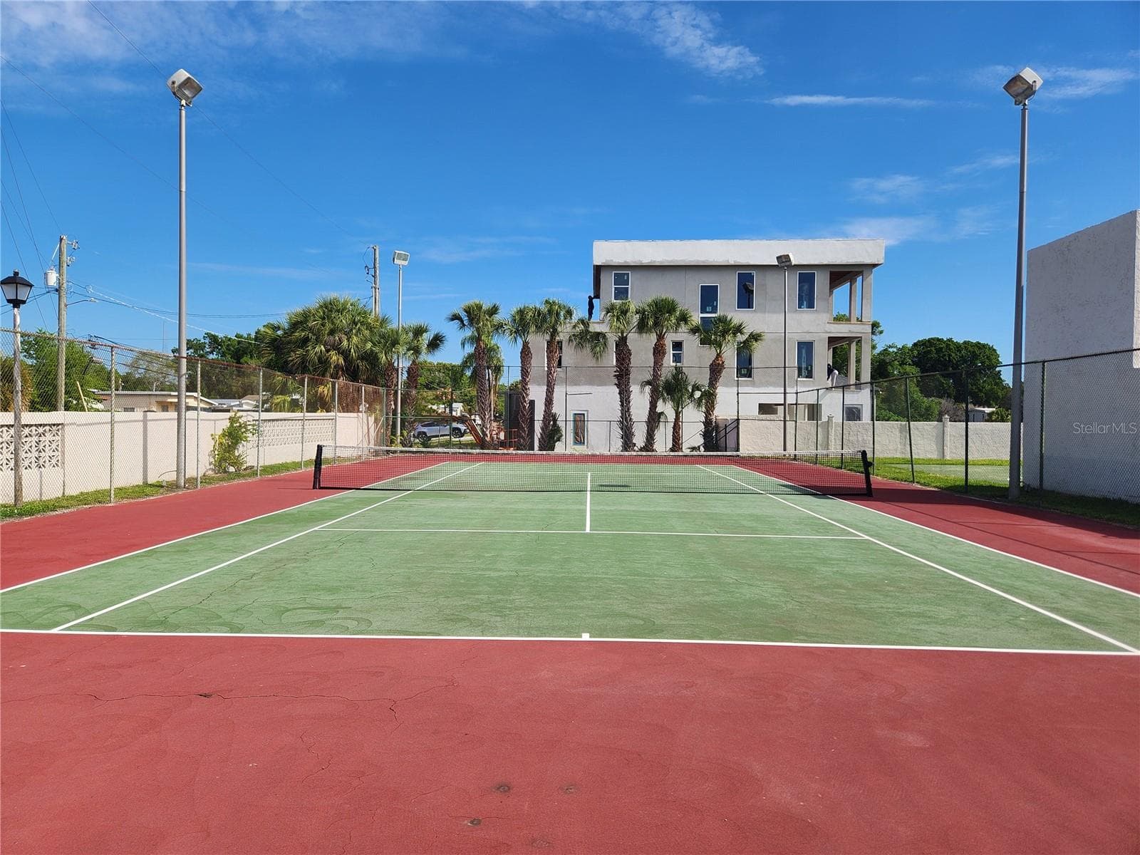 Tennis Court - 9101 W HILLSBOROUGH AVE #I209, TAMPA
