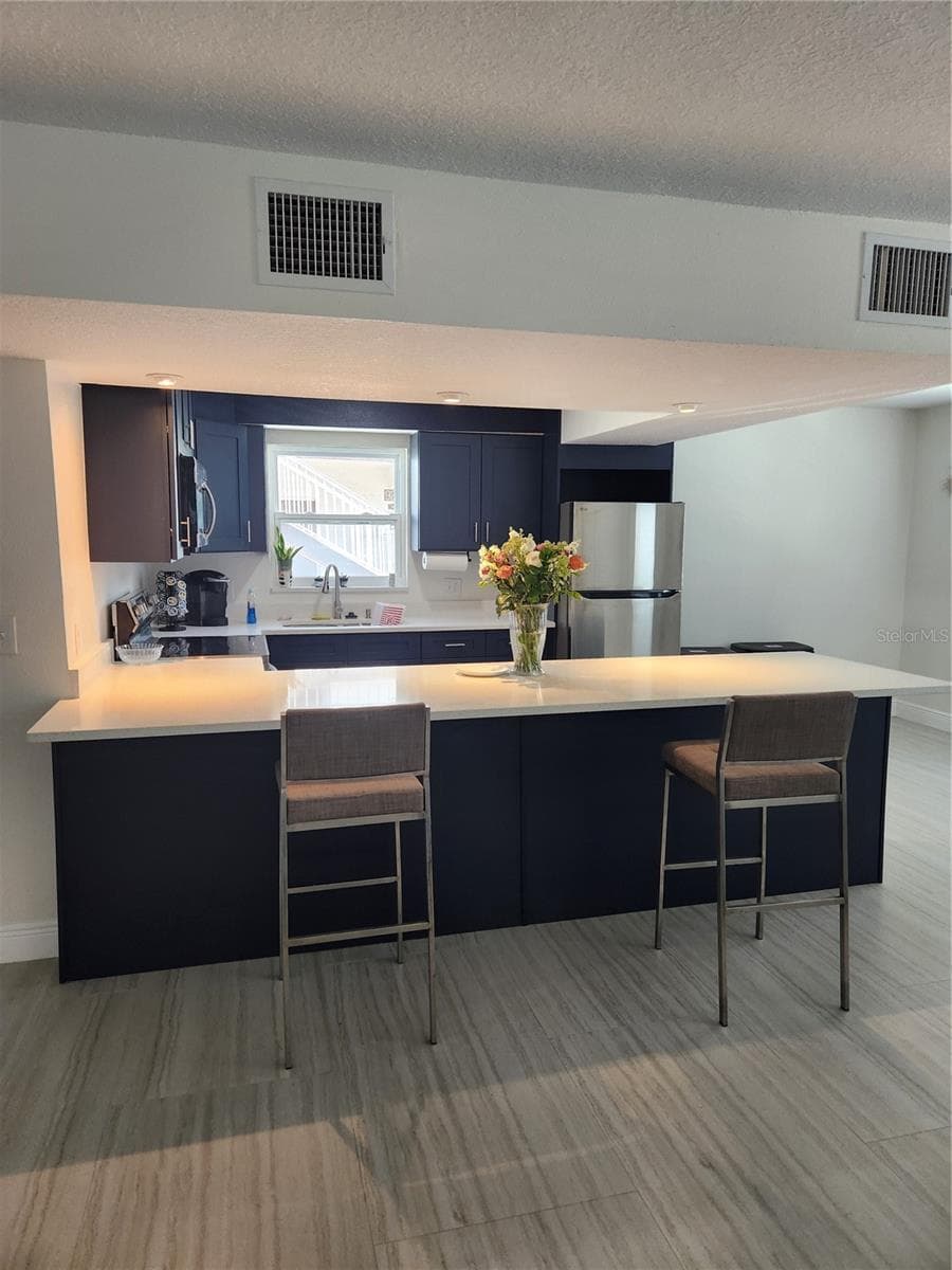 Clubhouse kitchen - 9101 W HILLSBOROUGH AVE #I209, TAMPA