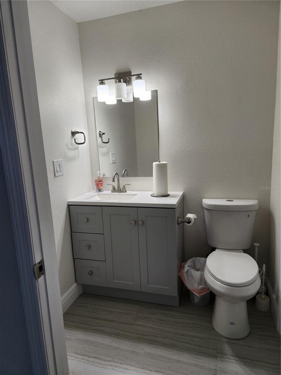 Clubhouse bathroom - 9101 W HILLSBOROUGH AVE #I209, TAMPA