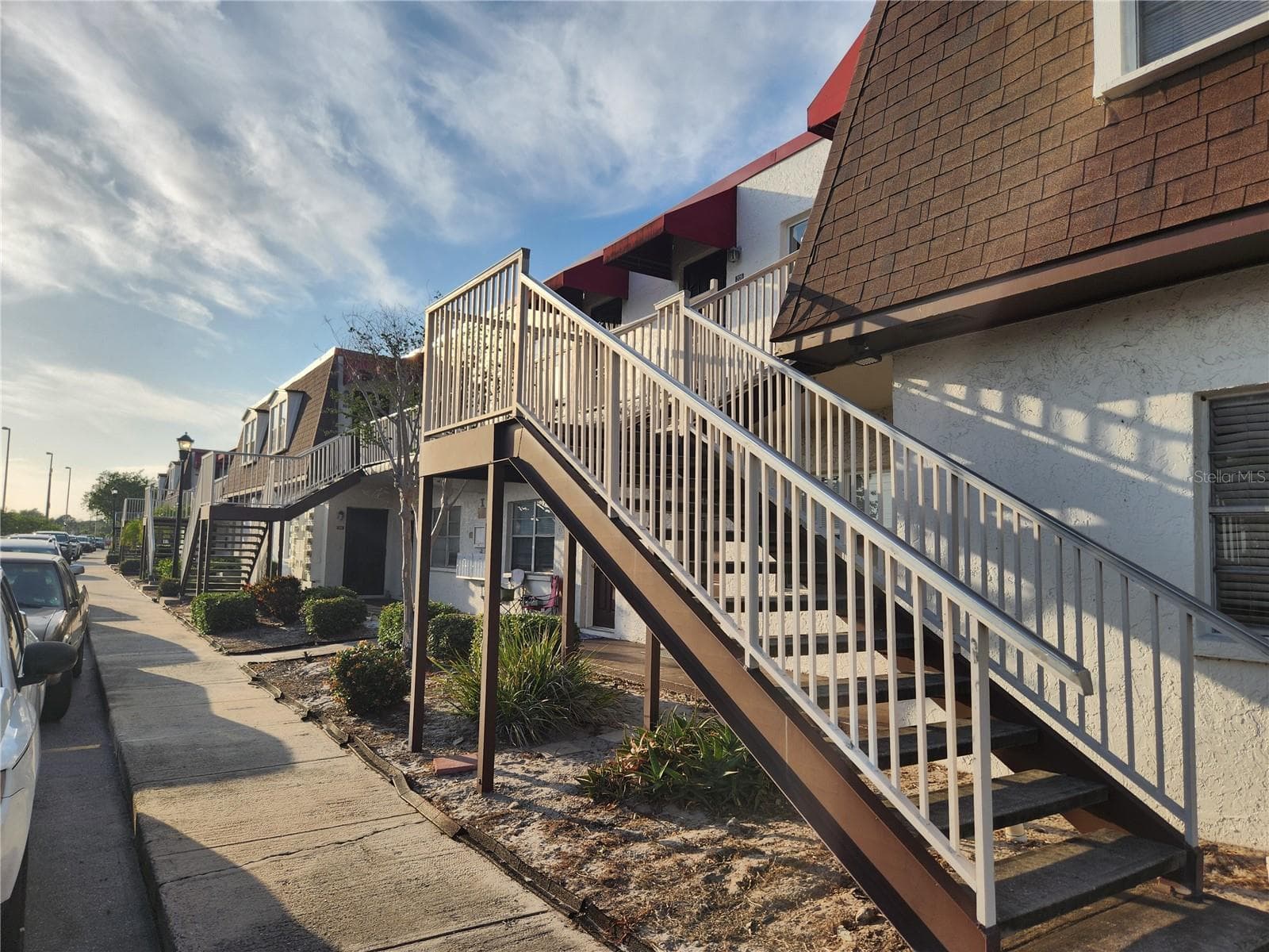 9101 Stairs & Sidewalk - 9101 W HILLSBOROUGH AVE #I209, TAMPA