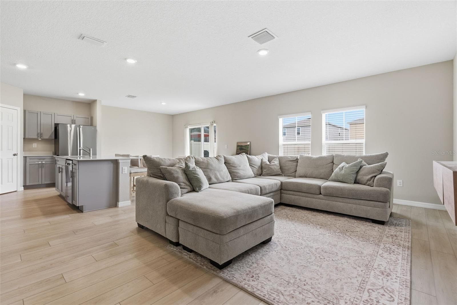Single Family Residence at 12950 PASTURE WOODS PL, LITHIA, photo 3 of 40