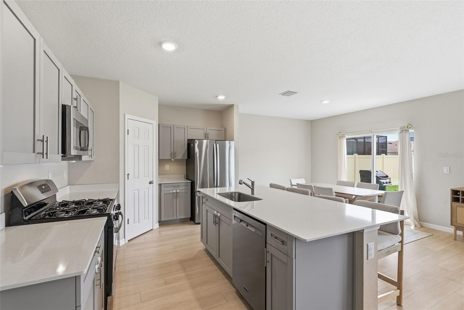 Single Family Residence at 12950 PASTURE WOODS PL, LITHIA, photo 7 of 40