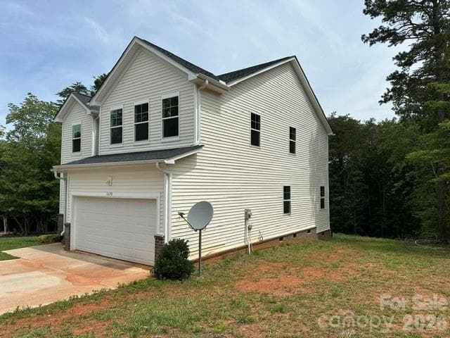 Single Family Residence at 1650 Nicholas Way, Hickory, photo 2 of 24