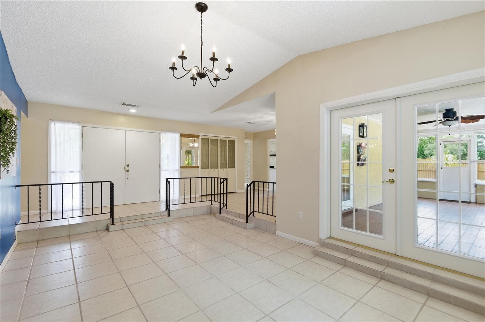 Single Family Residence at 6538 NIGHTWIND CIR, ORLANDO, photo 4 of 48