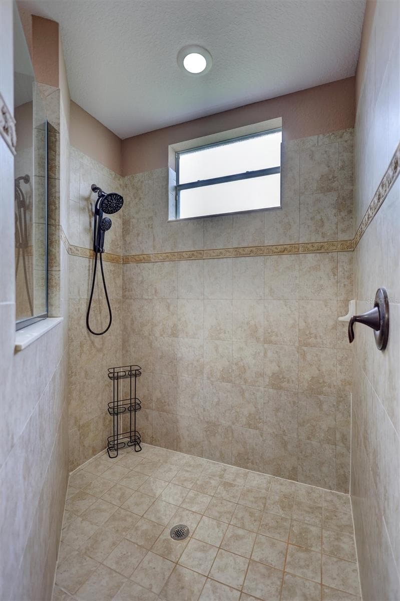 Single Family Residence at 7511 HERITAGE GRAND PL, BRADENTON, photo 25 of 98