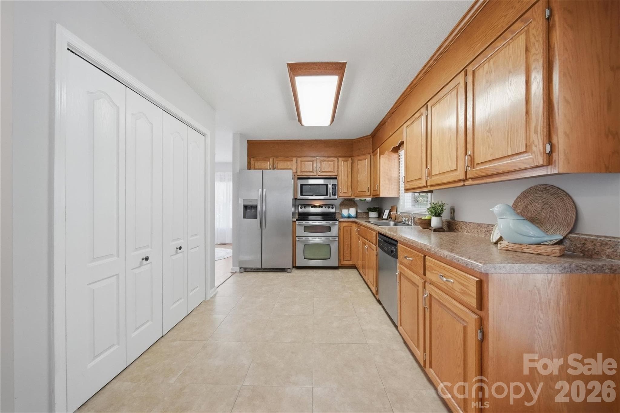 Single Family Residence at 1948 Twin Ponds Drive, Hickory, photo 10 of 48