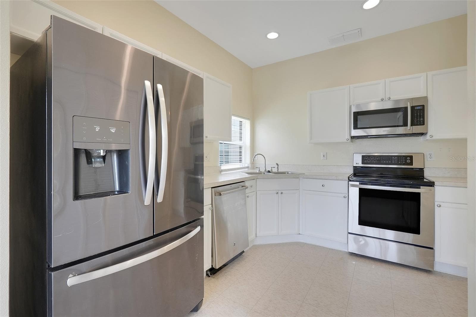 Single Family Residence at 8055 KING PALM CIR, KISSIMMEE, photo 8 of 50