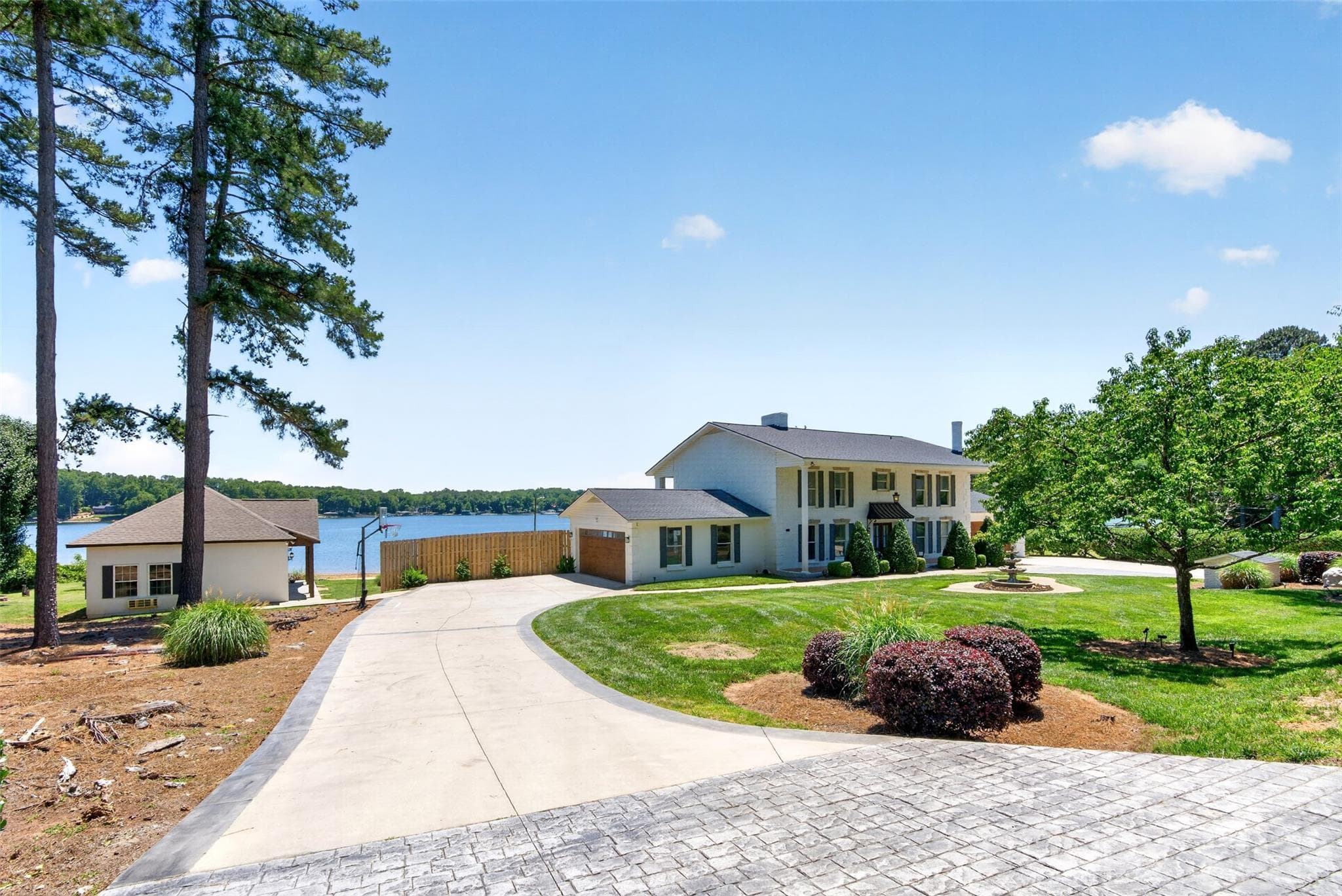 front main house w/ pool home- driveway #2 - 615 Kenway Loop, Mooresville