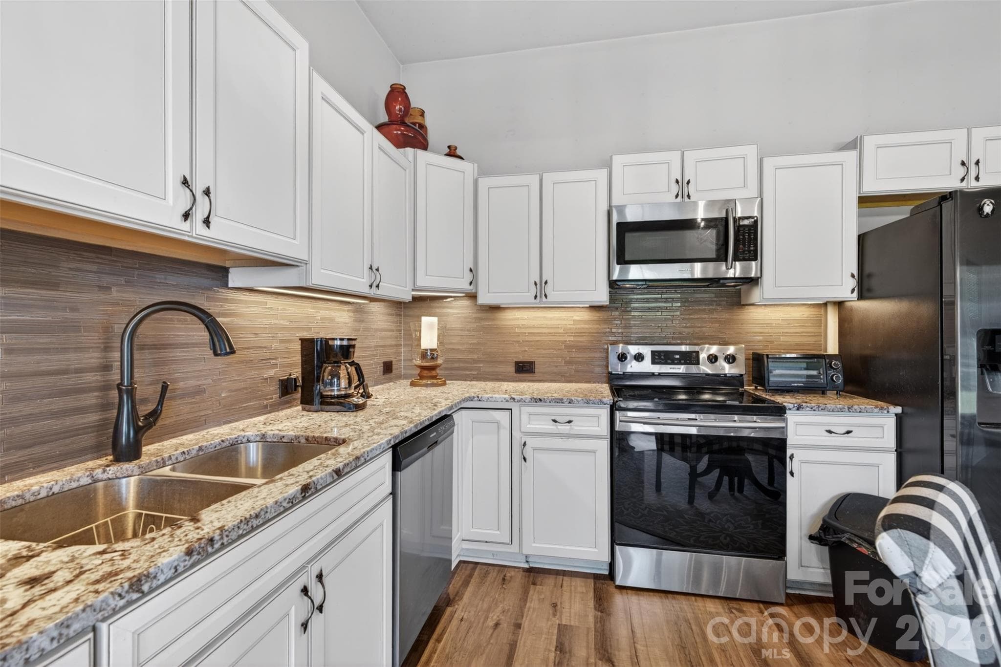 pool house kitchen granite counter tops - 615 Kenway Loop, Mooresville