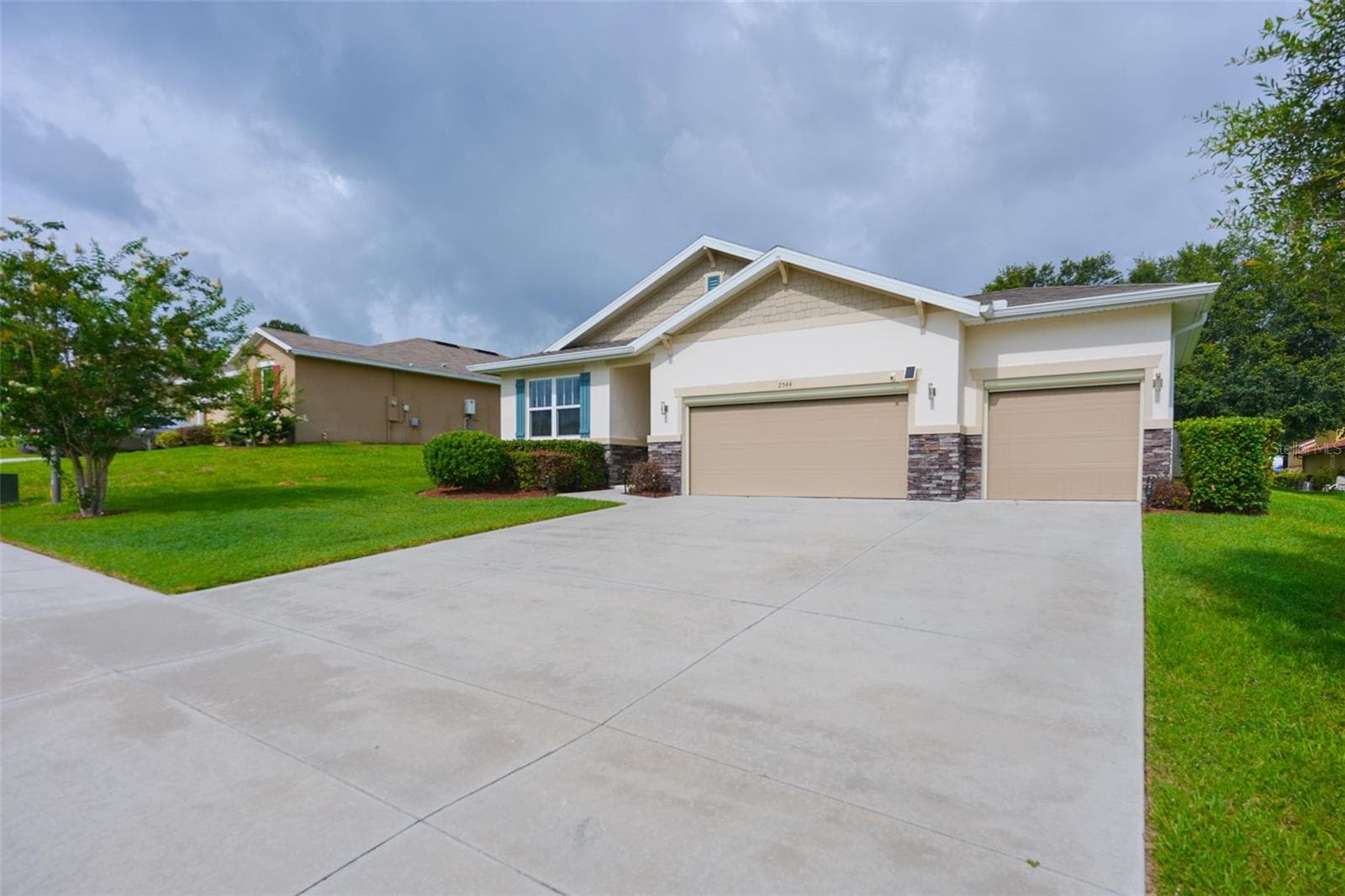 Single Family Residence at 2544 AUTUMN STREAM DR, LEESBURG, photo 3 of 53