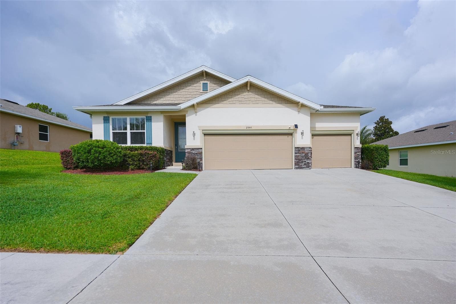 Single Family Residence at 2544 AUTUMN STREAM DR, LEESBURG, photo 4 of 53