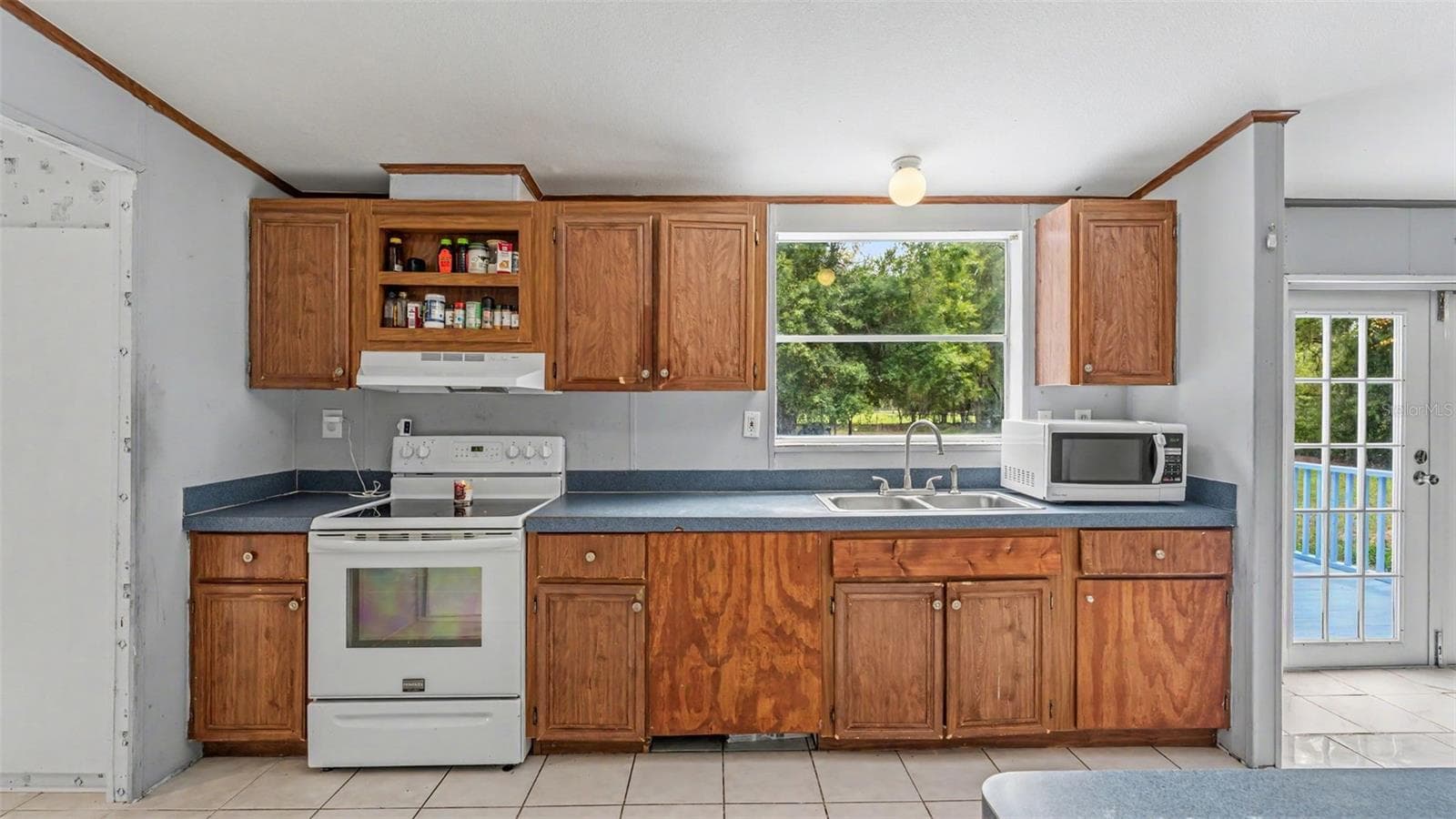 Manufactured Home at 4736 WALNUT CIR S, LAKELAND, photo 9 of 41
