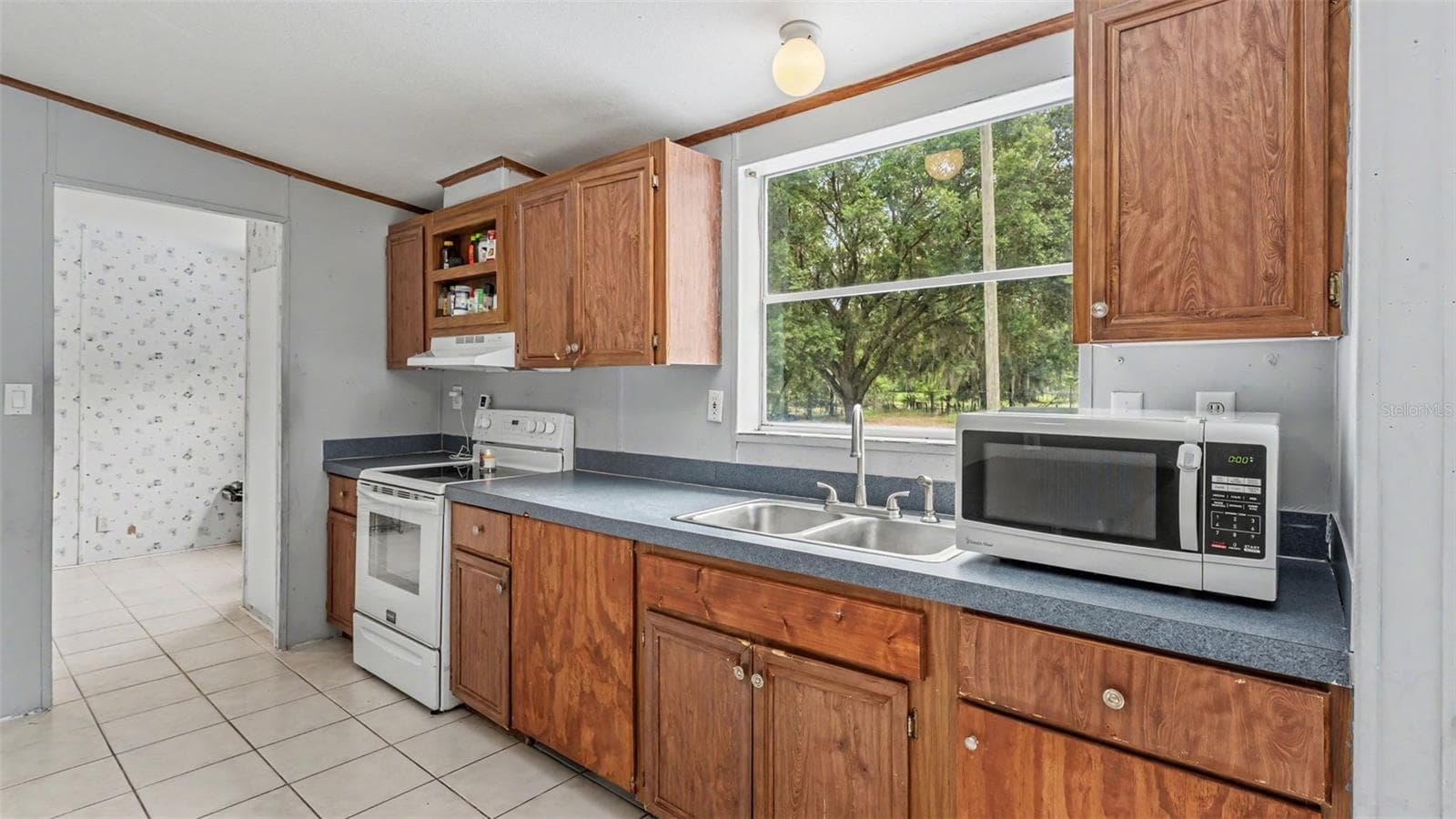 Manufactured Home at 4736 WALNUT CIR S, LAKELAND, photo 10 of 41