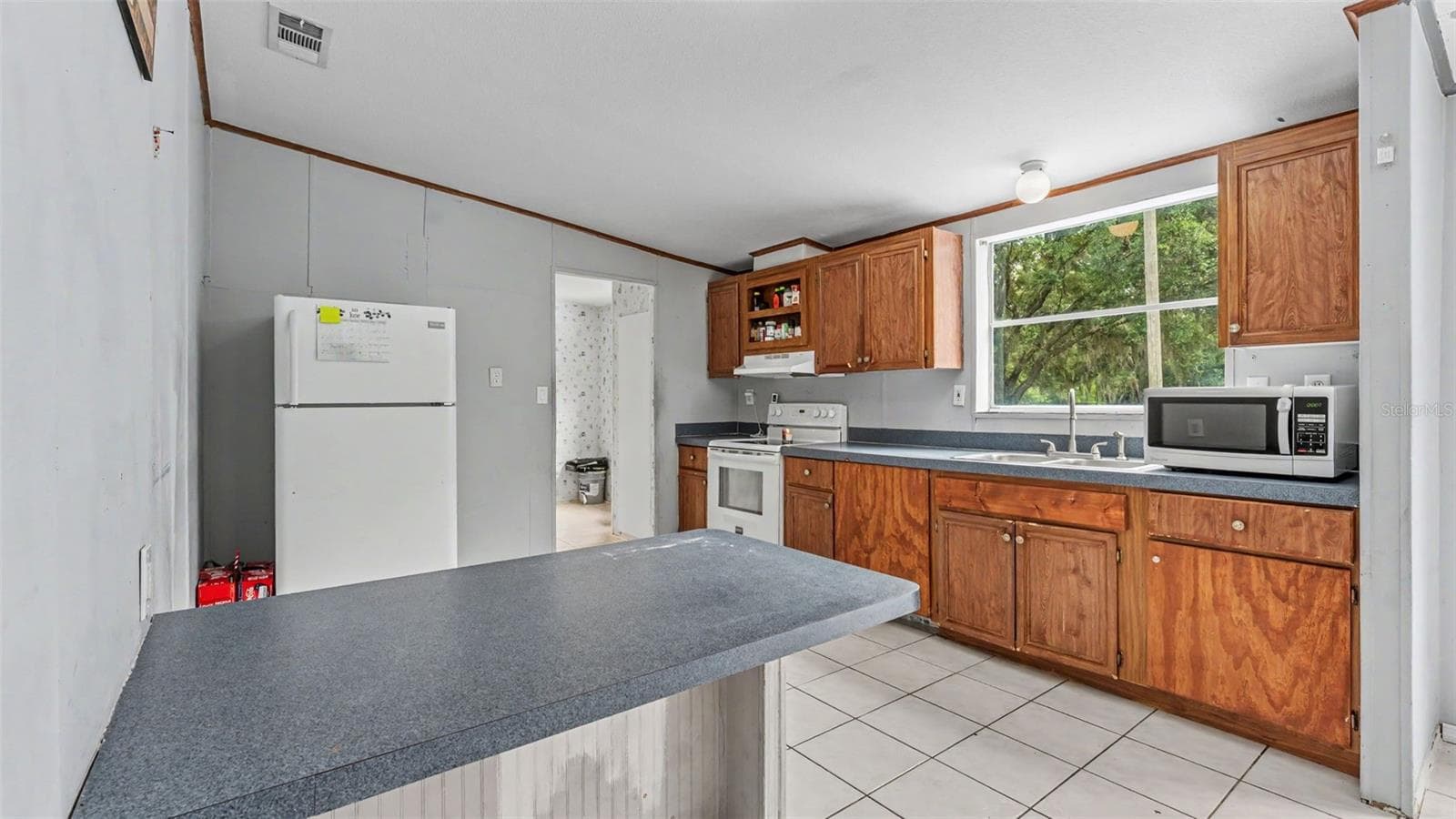 Manufactured Home at 4736 WALNUT CIR S, LAKELAND, photo 12 of 41