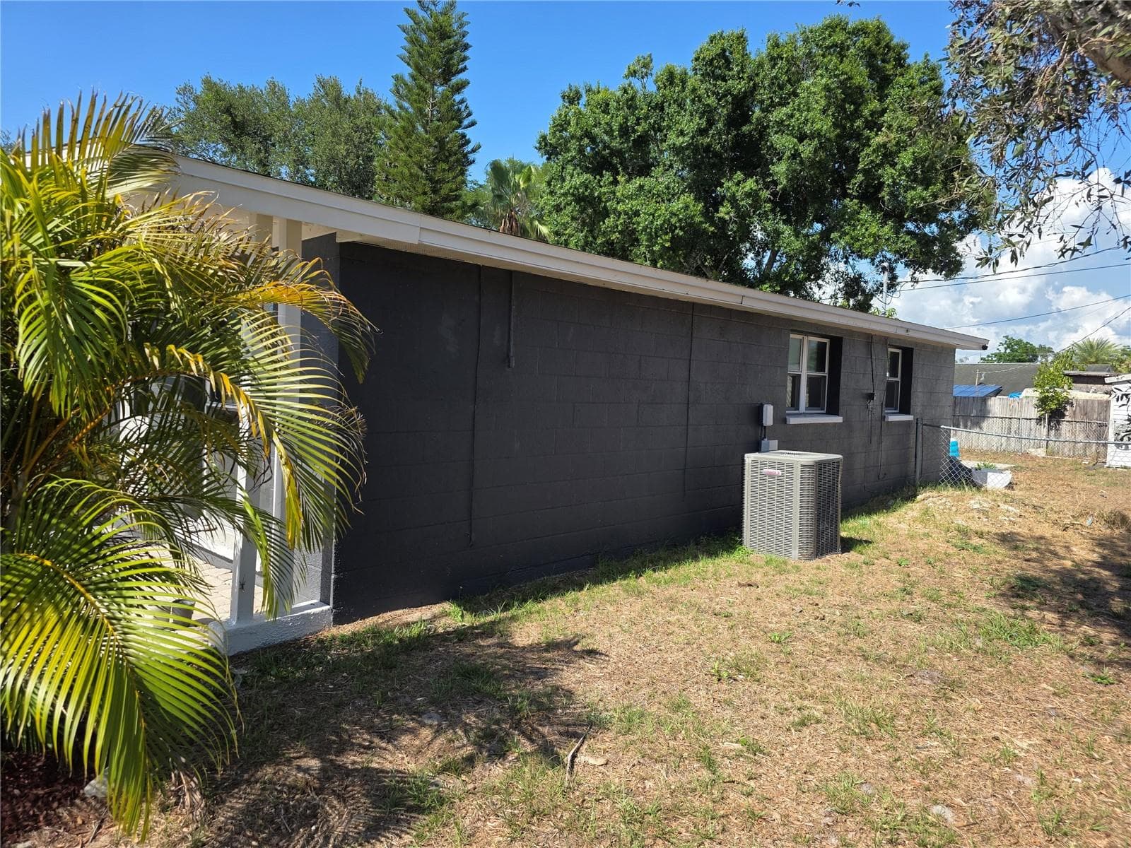 Single Family Residence at 917 27TH ST E, BRADENTON, photo 3 of 9