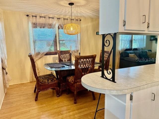 DINING - 184 INDEPENDENCE AVE #8, PALM HARBOR