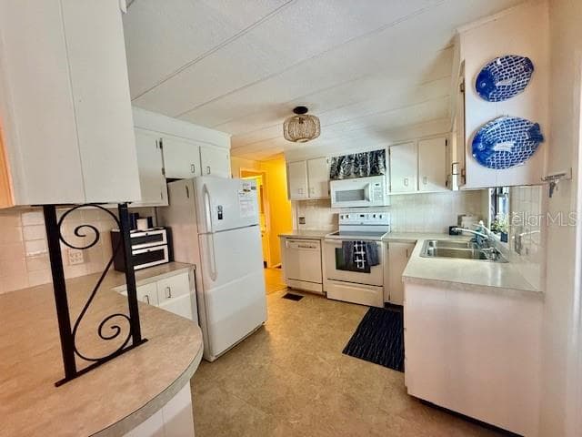 KITCHEN - 184 INDEPENDENCE AVE #8, PALM HARBOR