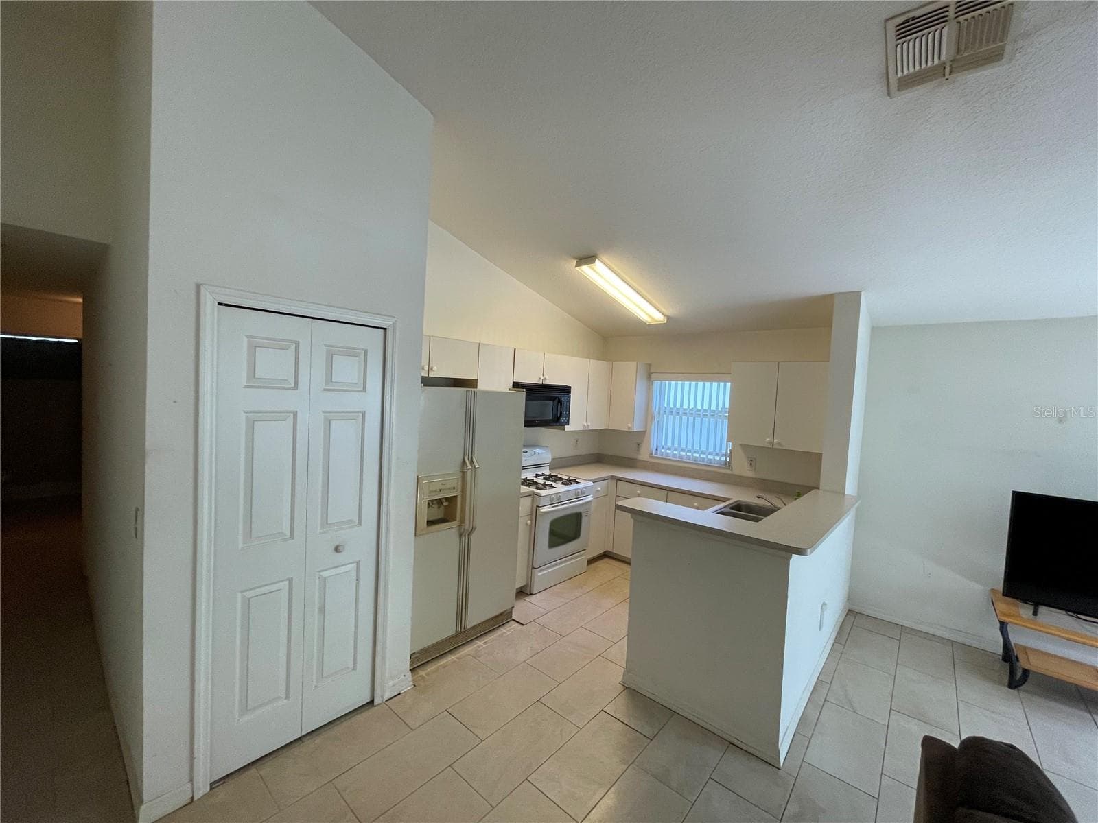 Single Family Residence at 15120 DEER MEADOW DR, LUTZ, photo 6 of 30