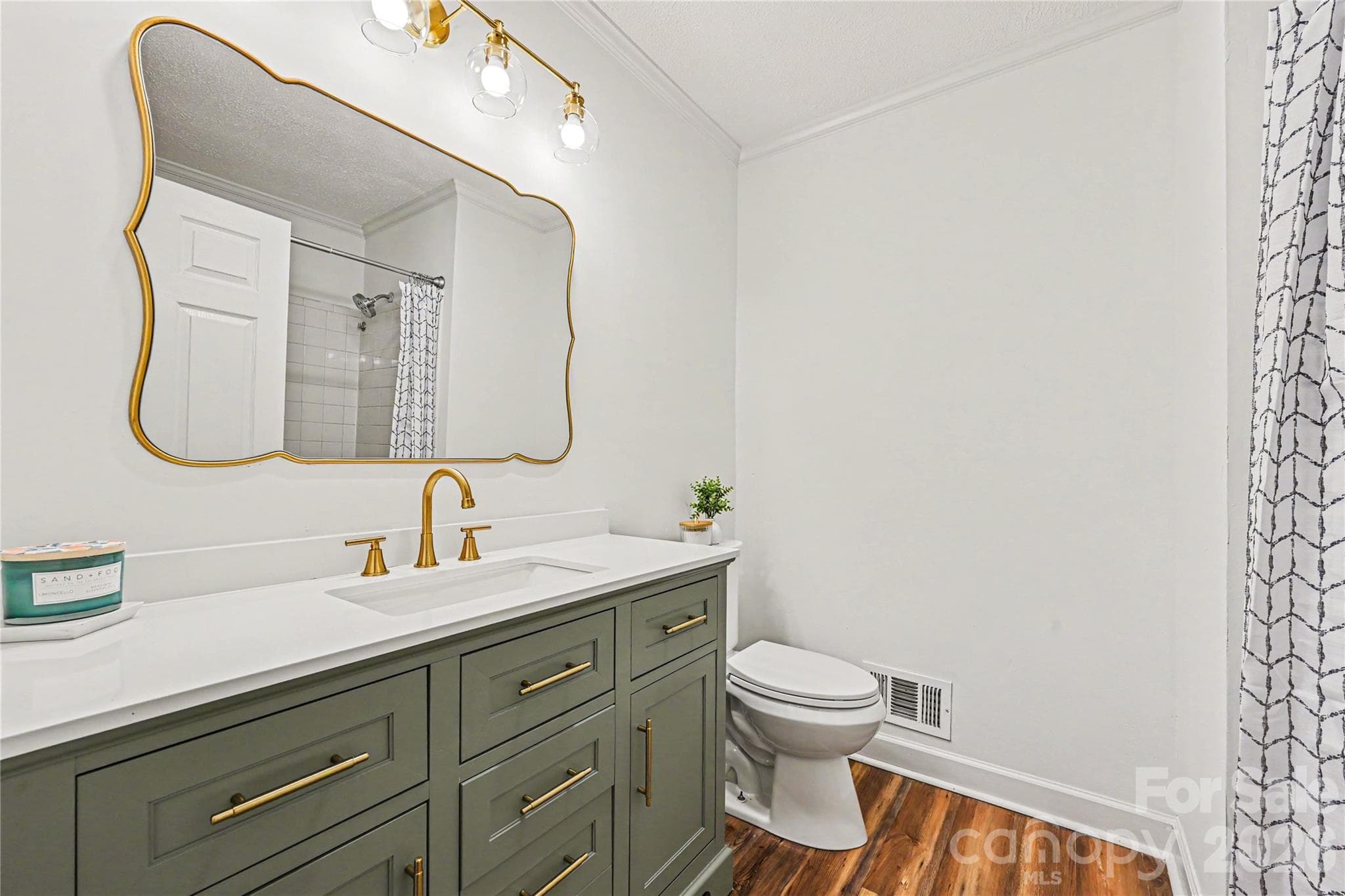 Full Guest Bathroom - Concord