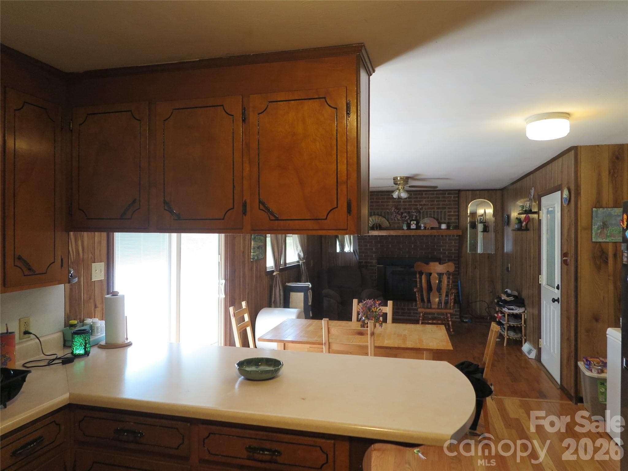 Single Family Residence at 112 Glenn Oaks Drive, Lawndale, photo 6 of 25