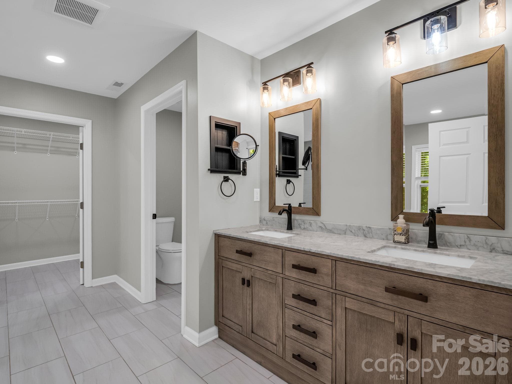 Double vanity, private toilet, walk-in closet - 35 Chastain Hill Road, Mills River