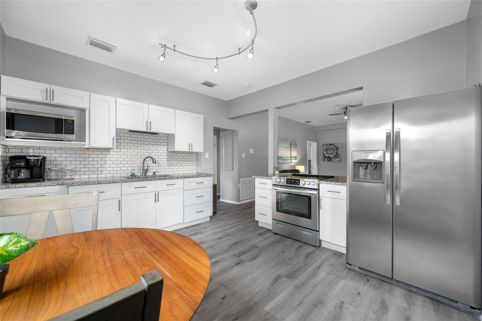 Modern kitchen with granite counters & breakfast bar - 5044 BETTY ST N, ST PETERSBURG