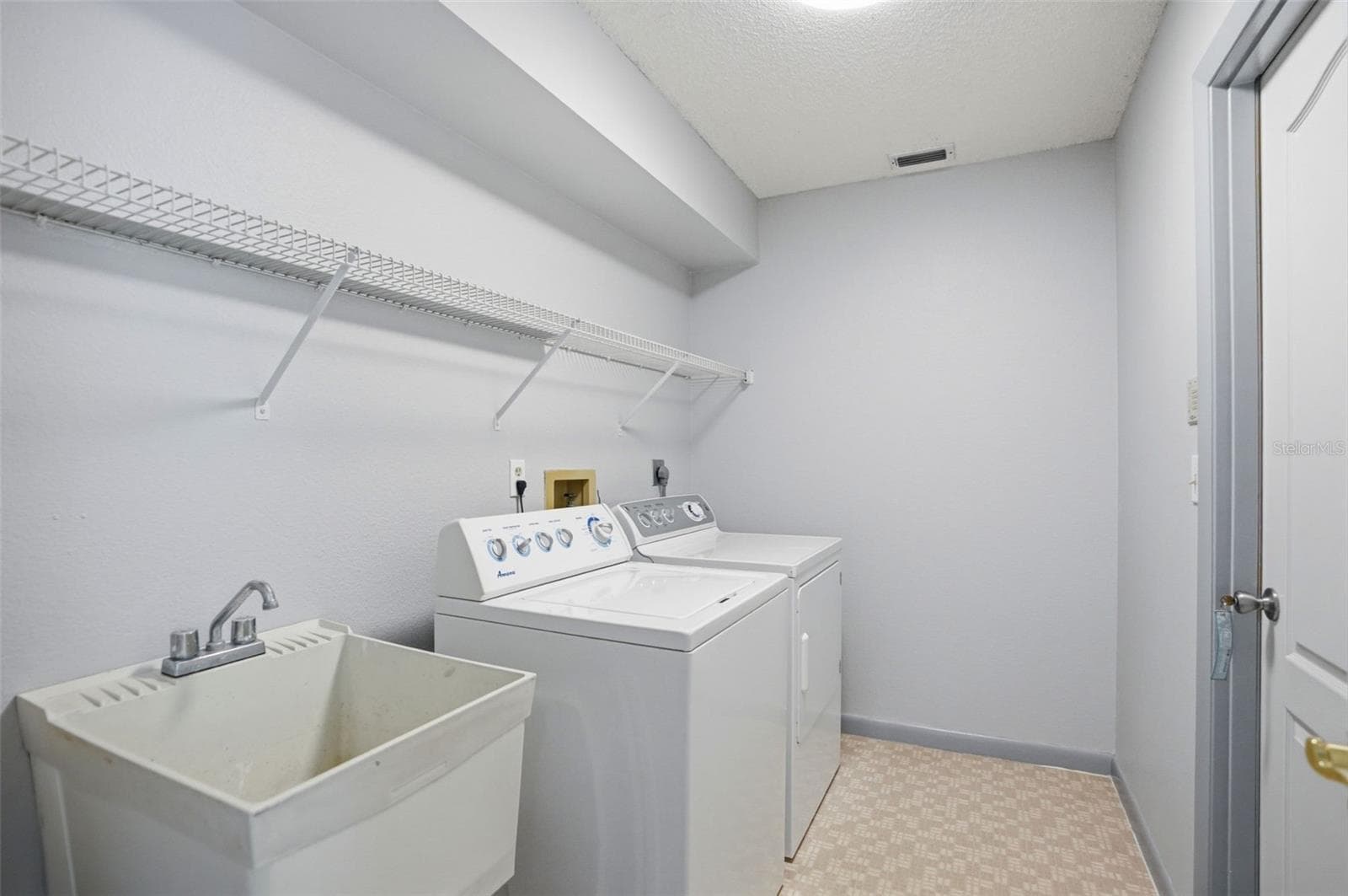 Single Family Residence at 18451 WINDING OAKS BLVD, HUDSON, photo 32 of 62