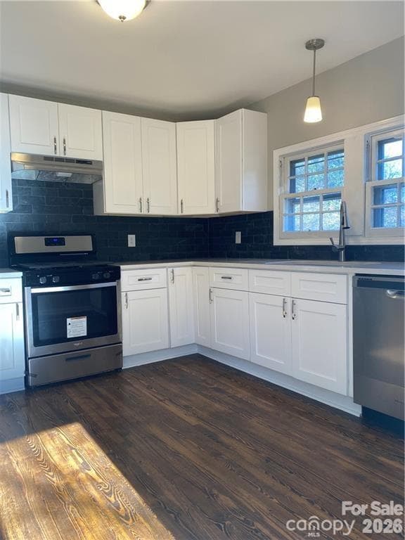 Kitchen features, backsplash, granite, soft close cabinets, gas coopktop - 808 N Weldon Street, Gastonia